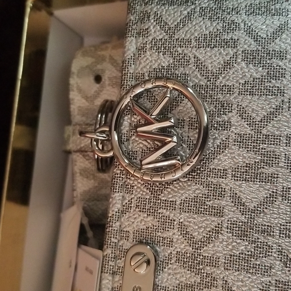 Michael Kors Adjustable Belt Bag silver sz. L/XL - Picture 10 of 12